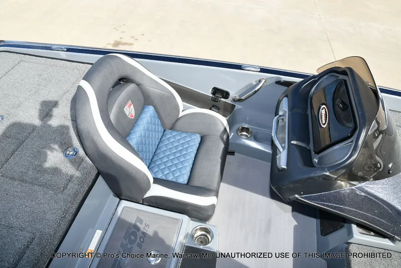 Slide: The Image of Triton 19 TRX PATRIOT boat seat and console, 2022 model. - 49