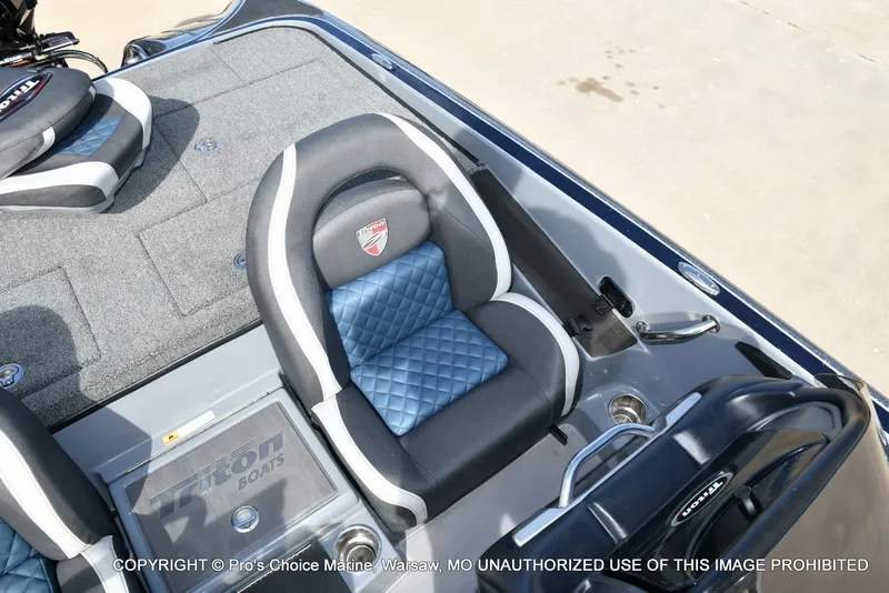 Slide: The Image of Triton 19 TRX PATRIOT w/225HP PRO-XS 2022 - 56