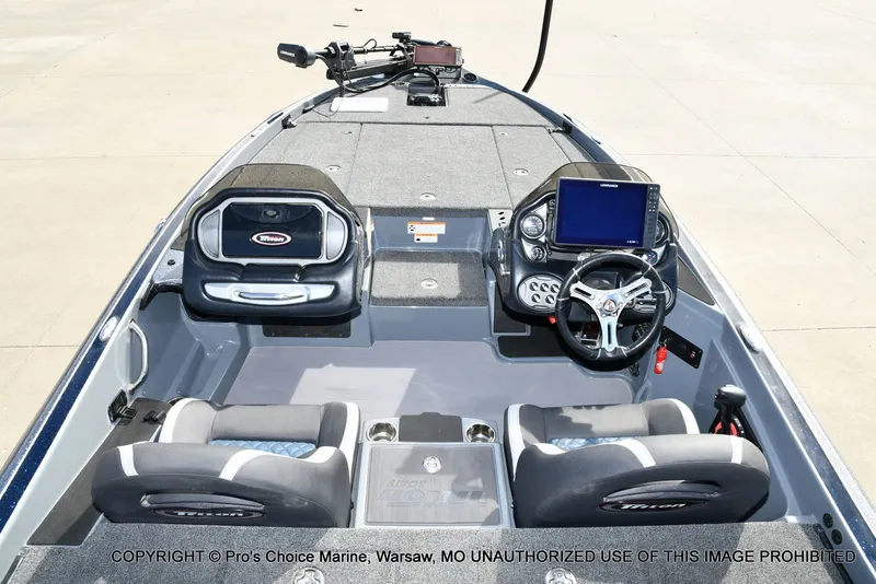 Slide: The Image of Interior view of 2022 Triton 19 TRX PATRIOT boat. - 8
