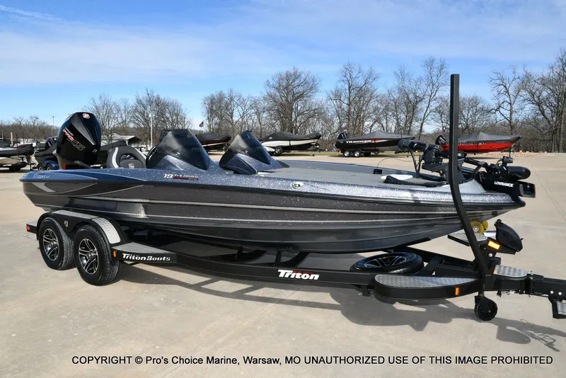 Slide: The Image of Triton 19 TRX PATRIOT w/225HP PRO-XS 2022 - 81