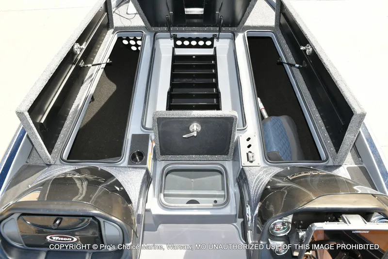 Slide: The Image of Interior view of Triton 19 TRX PATRIOT boat, 2022 model. - 9