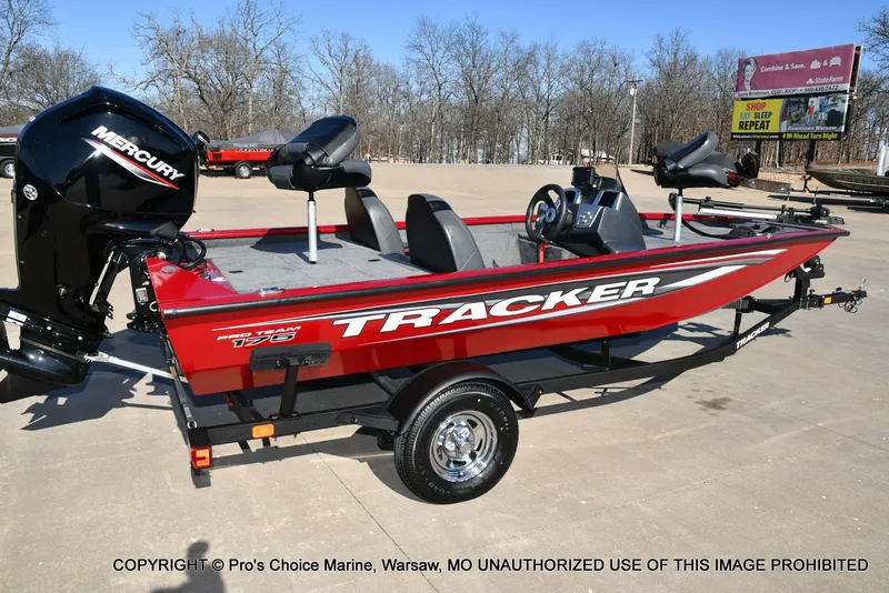 Slide: The Image of 2025 Tracker PRO TEAM 175 boat with 75HP engine. - 18