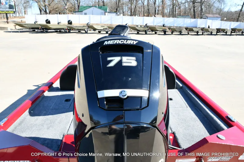 Slide: The Image of Tracker PRO TEAM 175 boat with 75HP Mercury engine, year 2025. - 21