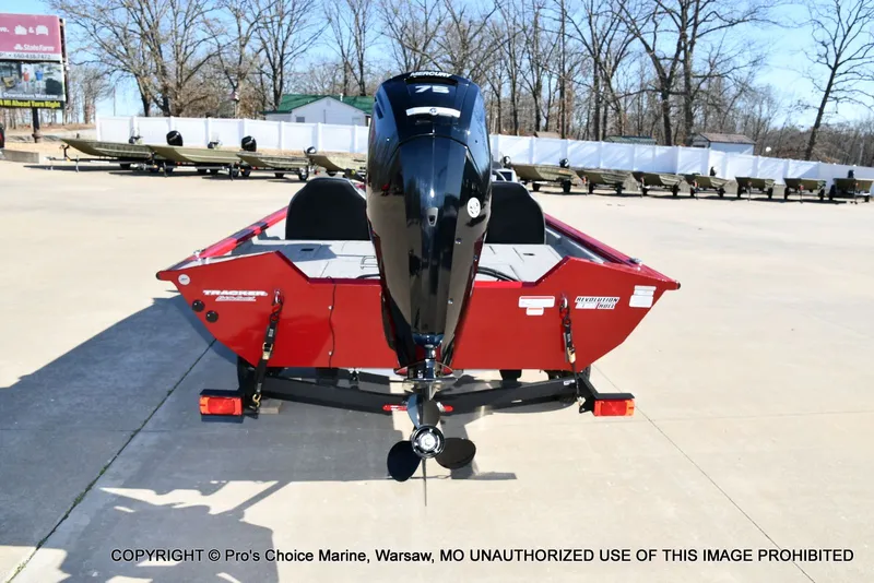 Slide: The Image of 2025 Tracker PRO TEAM 175 boat with 75HP motor. - 22