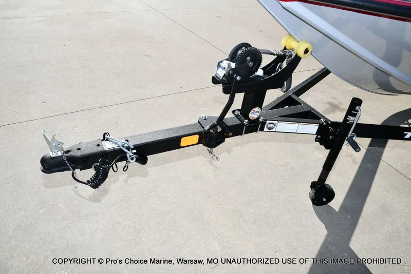 Slide: The Image of Trailer hitch of a 2025 Tracker PRO TEAM 175 boat. - 28