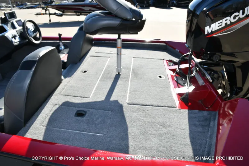 Slide: The Image of Tracker PRO TEAM 175 boat interior, 2025 model. - 36