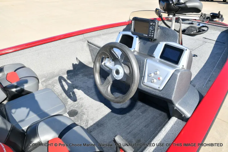 Slide: The Image of Interior view of Tracker PRO TEAM 175 W/75HP boat, year 2025. - 4
