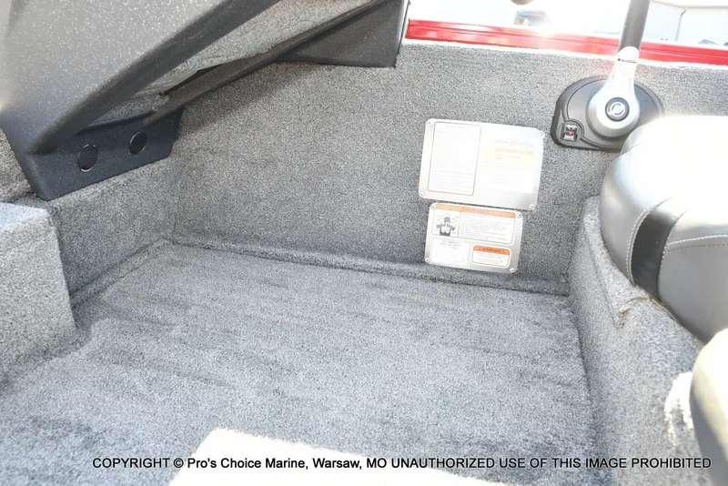 Slide: The Image of Interior of Tracker PRO TEAM 175 W/75HP boat, year 2025. - 41