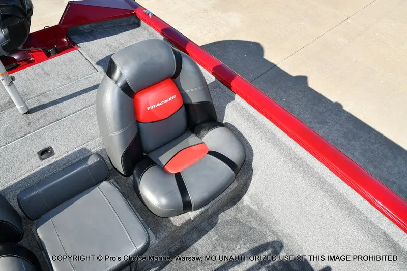 Slide: The Image of Tracker PRO TEAM 175 boat seat, gray and red design, 2025 model. - 47