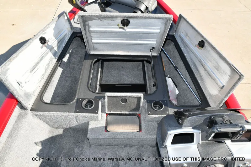 Slide: The Image of Interior view of Tracker PRO TEAM 175 W/75HP boat, year 2025. - 49