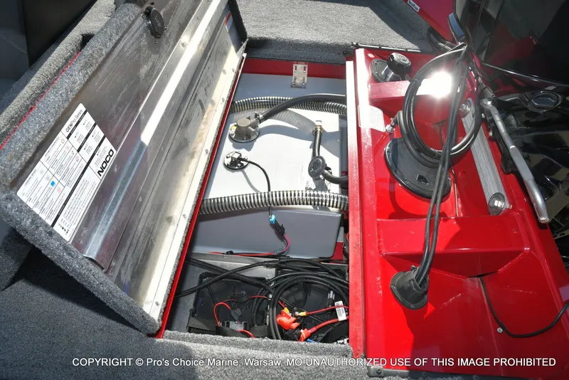 Slide: The Image of Tracker PRO TEAM 175 W/75HP 2025 - 62