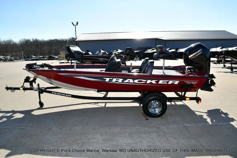 Slide: The Image of Tracker PRO TEAM 175 W/75HP 2025 - 64