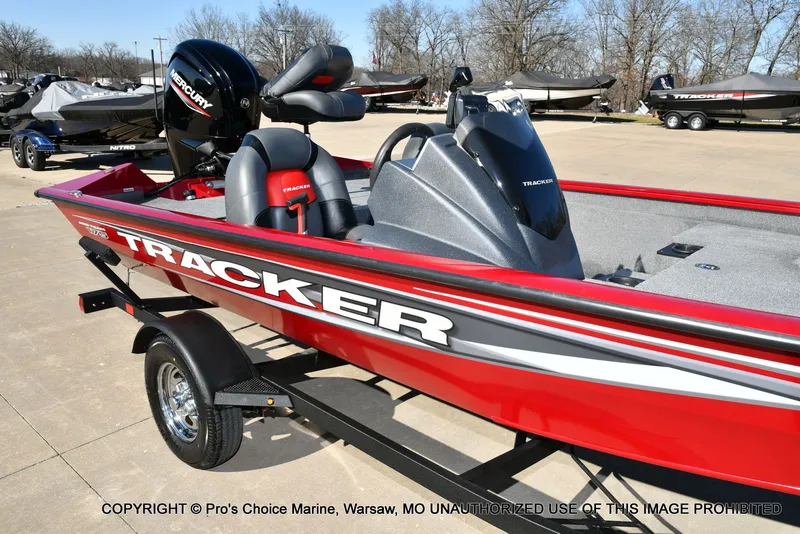Slide: The Image of Tracker PRO TEAM 175 W/75HP 2025 - 65