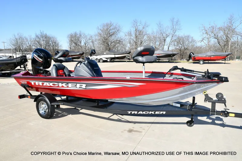 Slide: The Image of Tracker PRO TEAM 175 W/75HP 2025 - 67