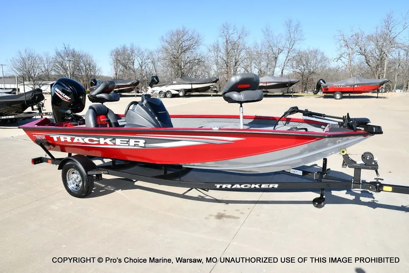 Slide: The Image of Tracker PRO TEAM 175 W/75HP 2025 - 68