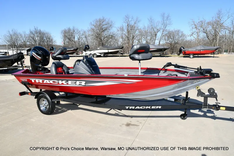 Slide: The Image of Tracker PRO TEAM 175 W/75HP 2025 - 69
