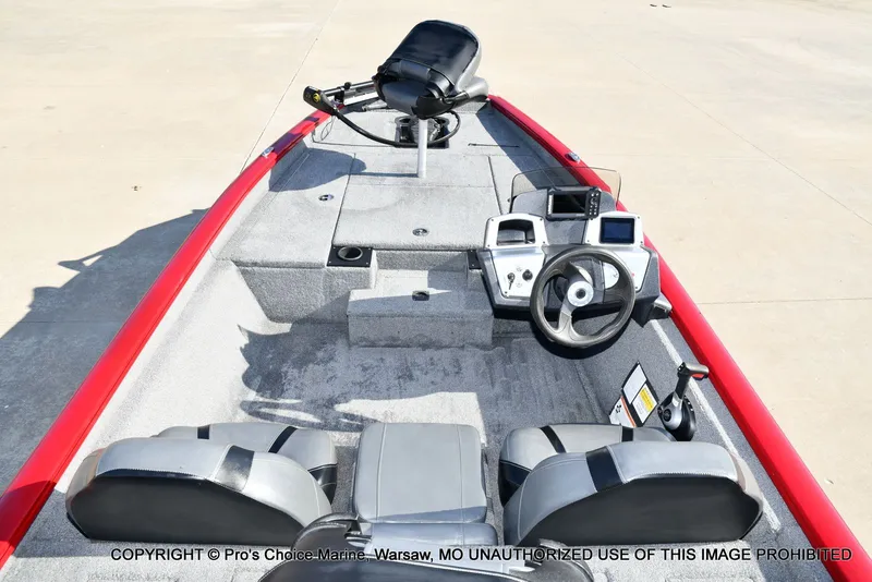 Slide: The Image of Interior view of Tracker PRO TEAM 175 boat, model year 2025. - 7