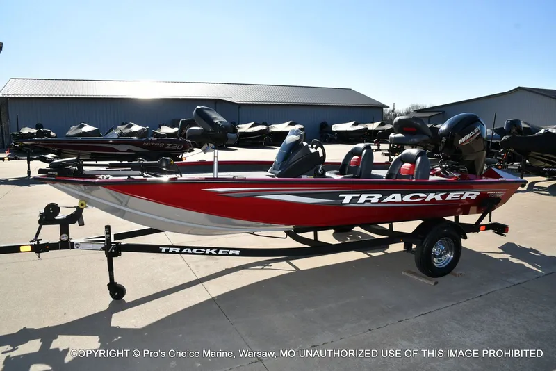 Slide: The Image of Tracker PRO TEAM 175 W/75HP 2025 - 70
