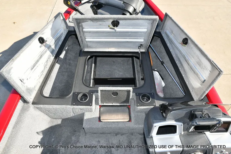 Slide: The Image of Interior view of Tracker PRO TEAM 175 W/75HP boat, year 2025. - 8