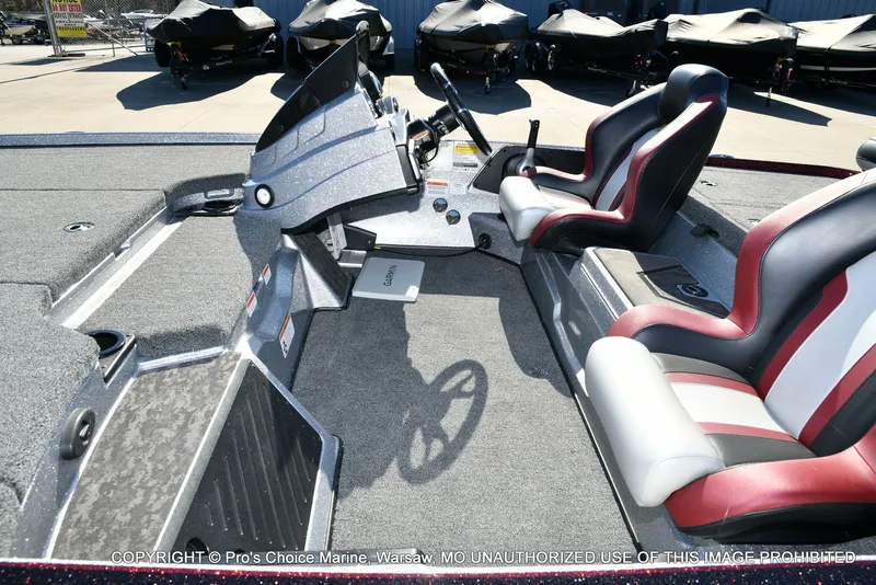 Slide: The Image of Interior of Nitro Z20 XL Pro boat, model year 2025. - 14