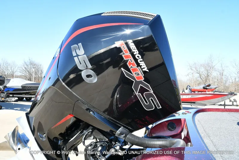 Slide: The Image of Mercury Pro XS 250 outboard motor on Nitro Z20 XL Pro 2025. - 20