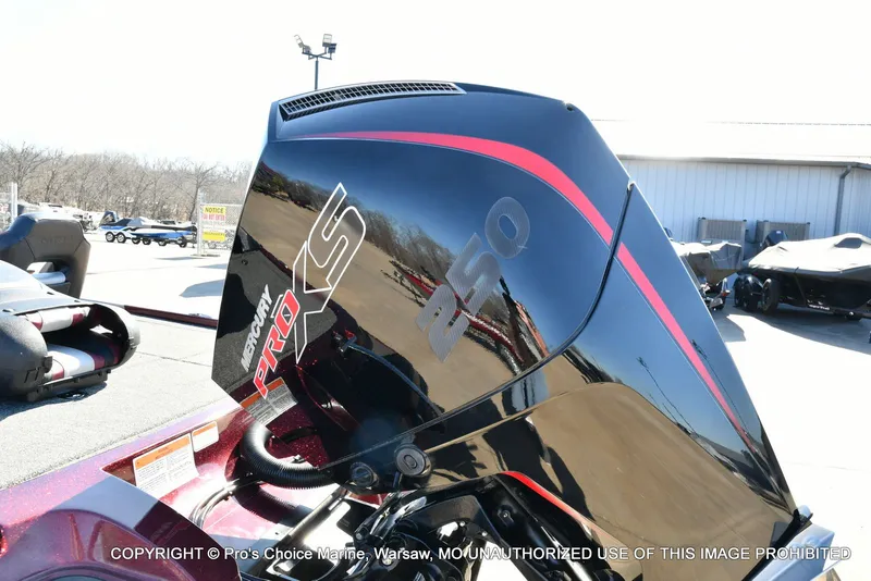 Slide: The Image of Mercury Pro XS engine on Nitro Z20 XL Pro boat, 2025 model. - 25