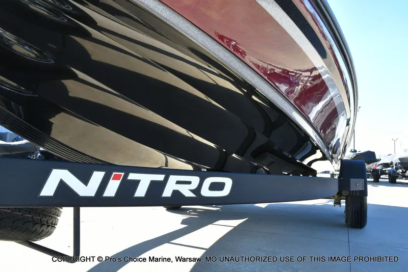 Slide: The Image of Nitro Z20 XL Pro 2025 on a trailer, side view. - 35