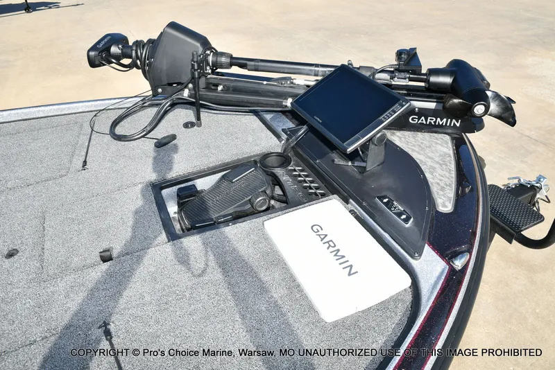 Slide: The Image of 2025 Nitro Z20 XL Pro with Garmin technology on deck. - 36