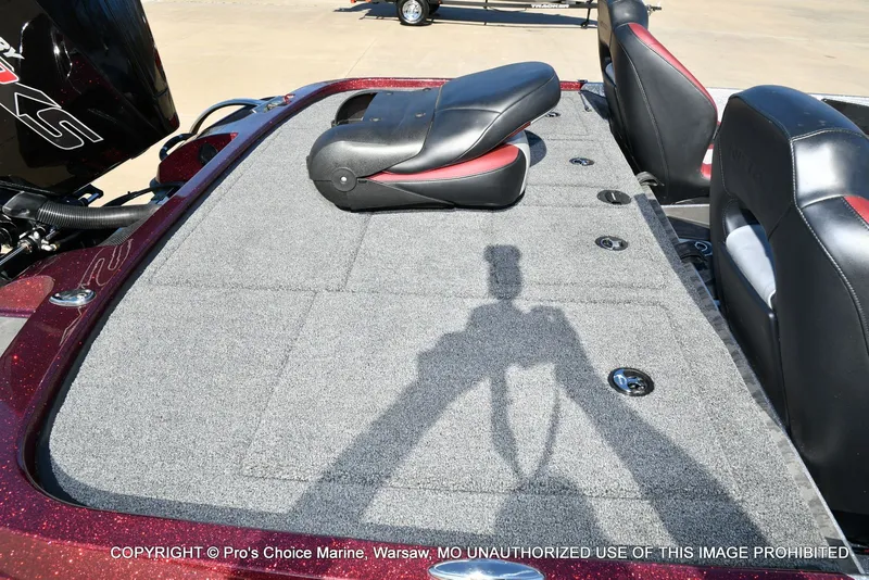 Slide: The Image of 2025 Nitro Z20 XL Pro boat with gray carpeted deck. - 39