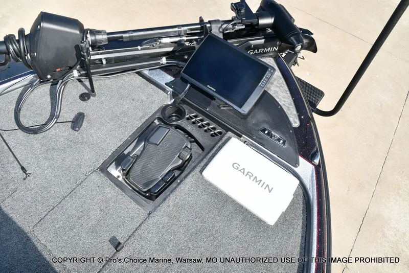 Slide: The Image of 2025 Nitro Z20 XL Pro with Garmin equipment on deck. - 4