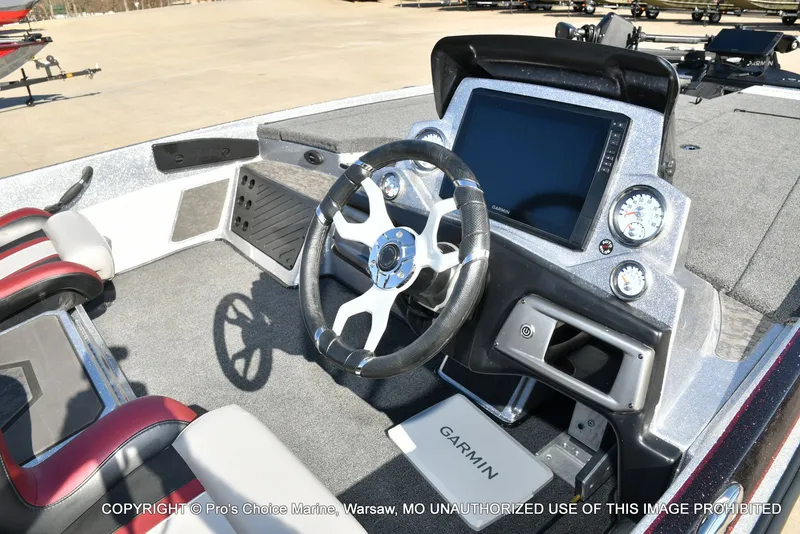 Slide: The Image of Interior of 2025 Nitro Z20 XL Pro with Garmin display. - 40