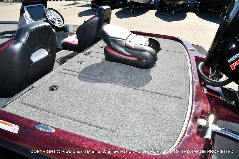 Slide: The Image of Interior of 2025 Nitro Z20 XL Pro with gray carpet flooring. - 42