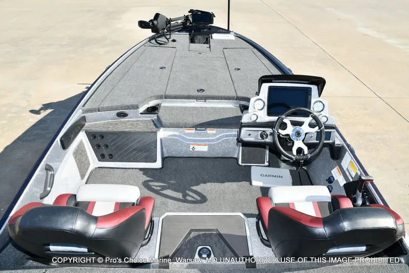Slide: The Image of Interior of 2025 Nitro Z20 XL Pro with Garmin technology. - 44