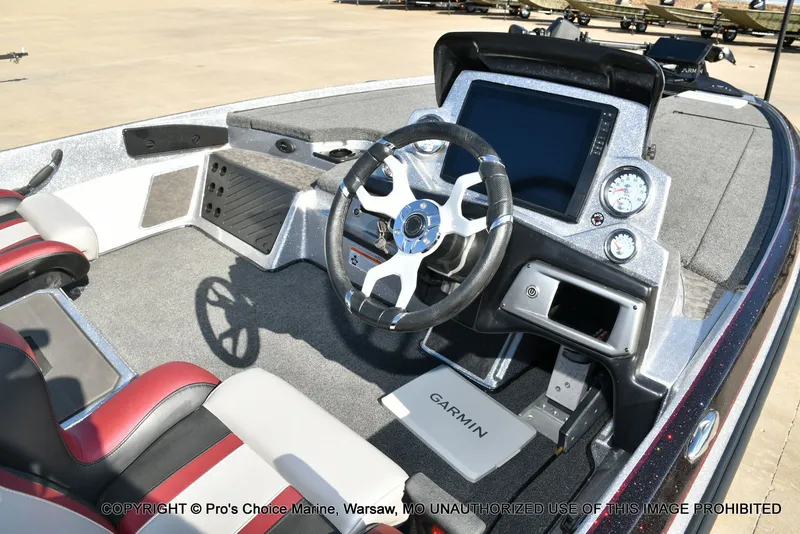 Slide: The Image of Interior of 2025 Nitro Z20 XL Pro with Garmin technology. - 5