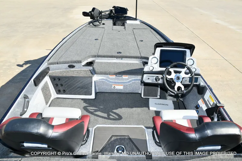 Slide: The Image of Interior of 2025 Nitro Z20 XL Pro with steering console. - 7