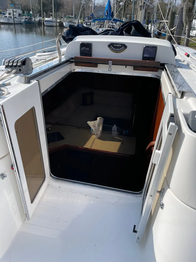 Slide: The Image of Entrance to cabin of a 2007 Hunter 41 sailboat. - 13