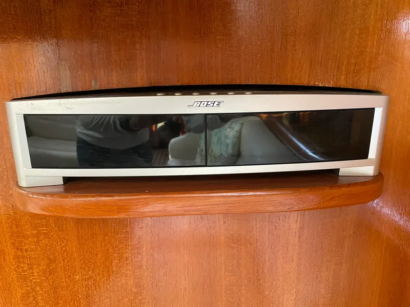 Slide: The Image of Bose speaker on wooden shelf in 2007 Hunter 41. - 19