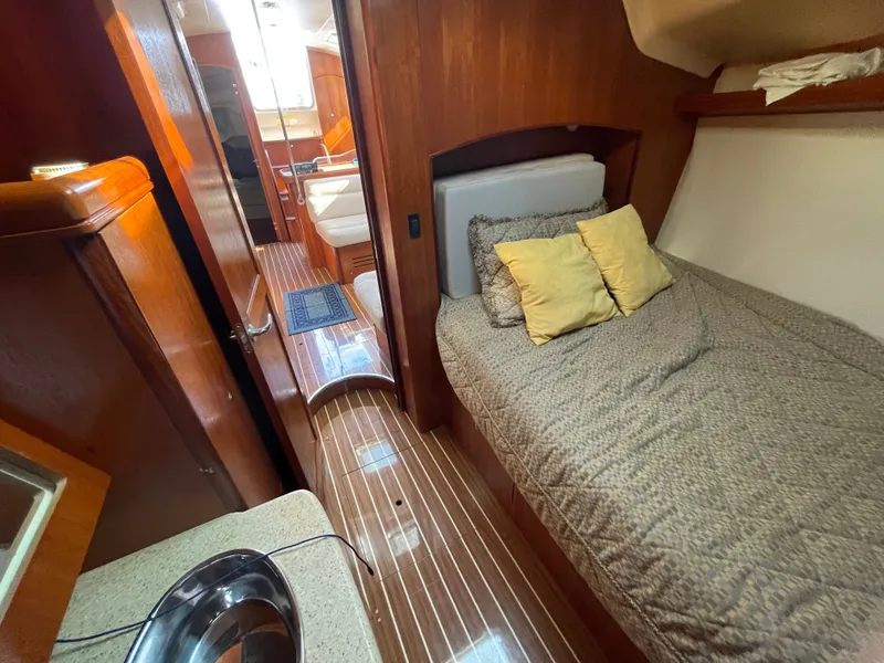 Slide: The Image of Interior of a 2007 Hunter 41 yacht with cozy bed. - 23