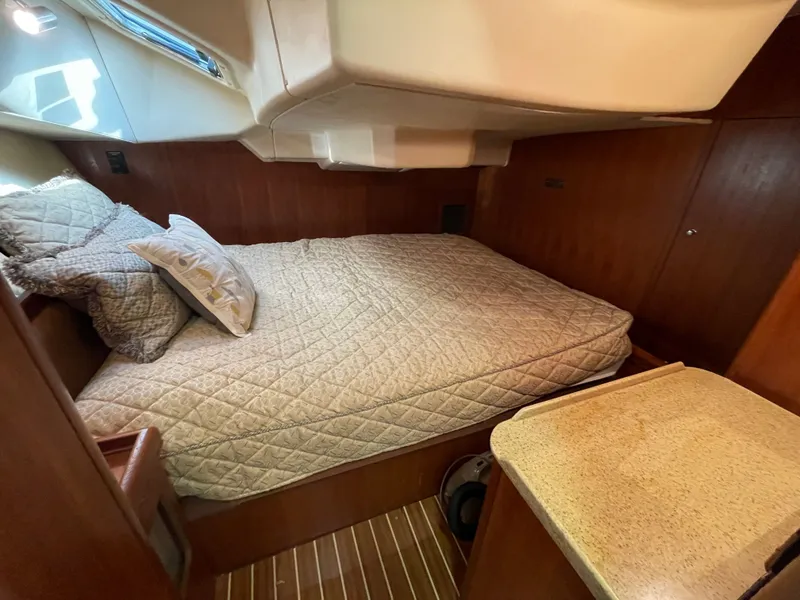 Slide: The Image of Interior of a 2007 Hunter 41 yacht with cozy bed. - 27