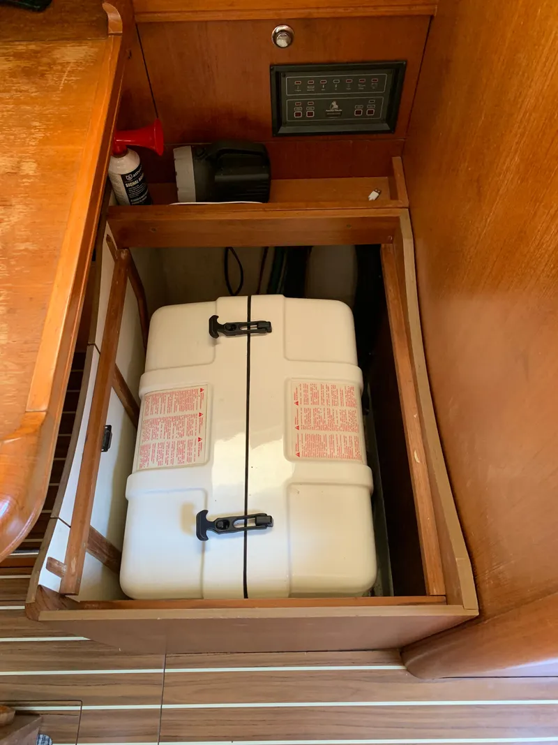 Slide: The Image of Interior of a 2007 Hunter 41 with storage and equipment. - 48