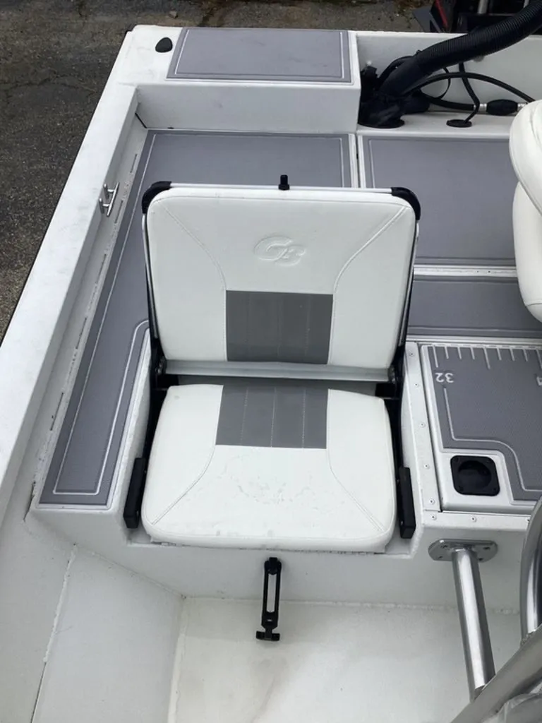 Slide: The Image of Seat in G3 Bay 21 GX boat, model 2025. - 13