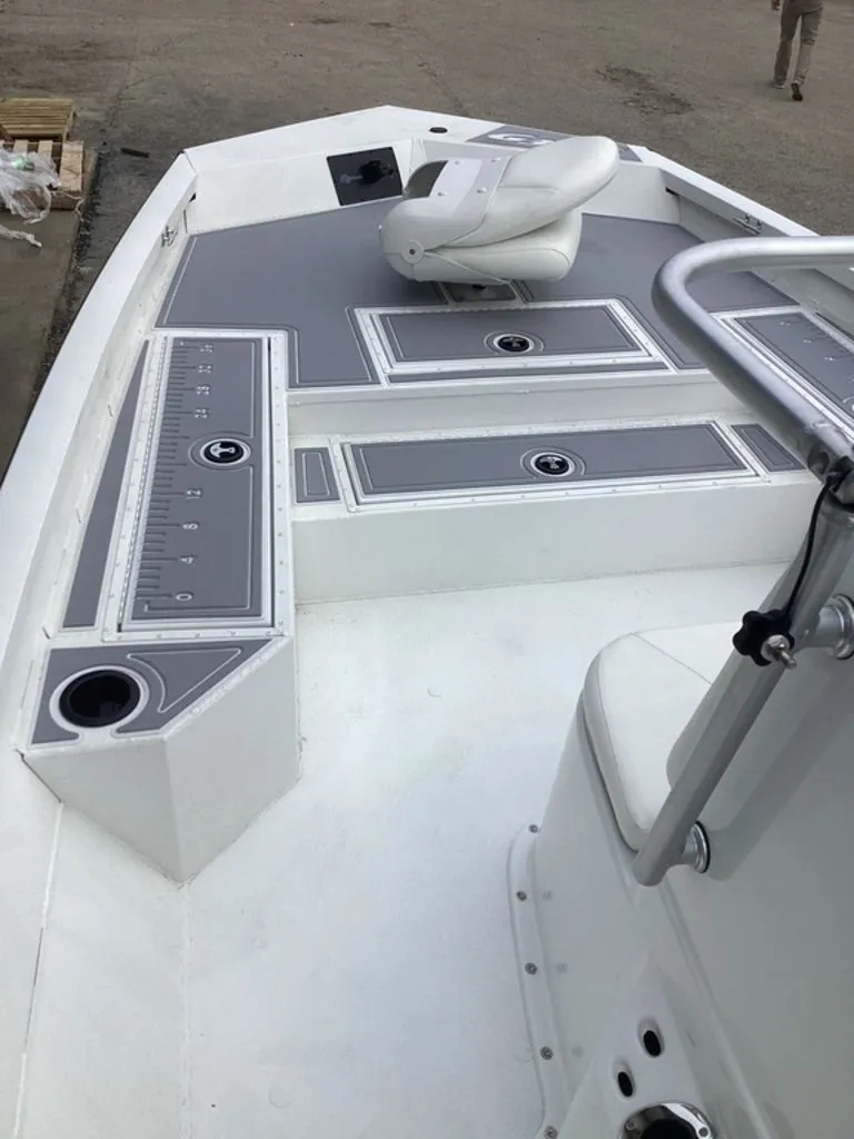 Slide: The Image of Interior view of G3 Bay 21 GX boat, model year 2025. - 26