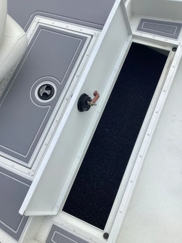 Slide: The Image of G3 Bay 21 GX 2025 boat hatch with storage compartment. - 28