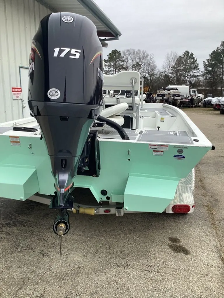 Slide: The Image of G3 Bay 21 GX 2025 with 175 HP outboard motor. - 3