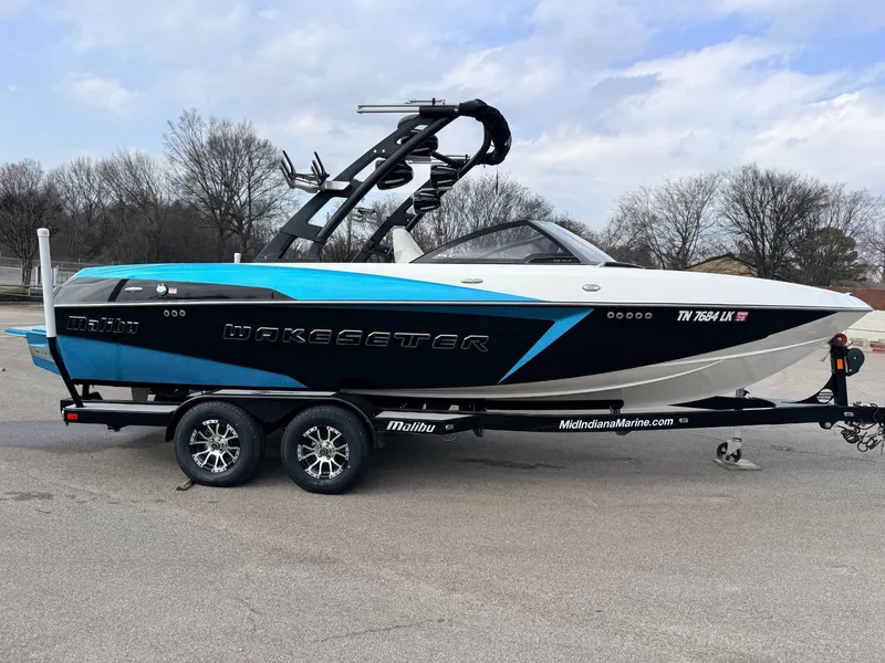 Slide: The Image of 2016 Malibu Wakesetter 22 VLX on trailer, side view. - 19