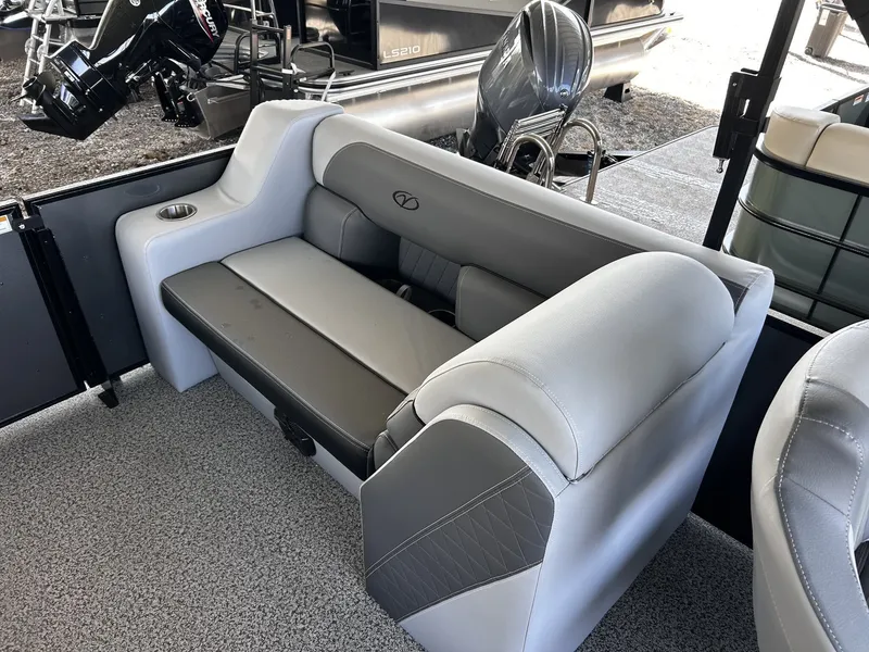 Slide: The Image of Veranda Vista View 22RC 2026 - 11