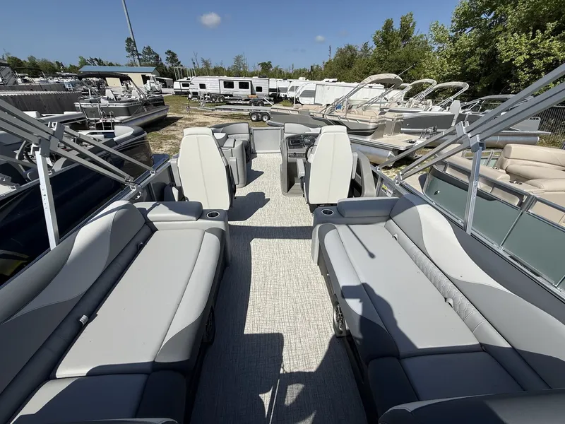 Slide: The Image of Avalon LSZ 25 QUAD LOUNGER-TRITOON 200HP 2026 - 10