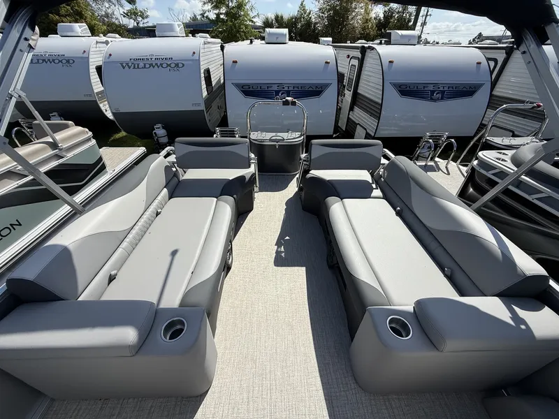 Slide: The Image of Avalon LSZ 25 QUAD LOUNGER-TRITOON 200HP 2026 - 3