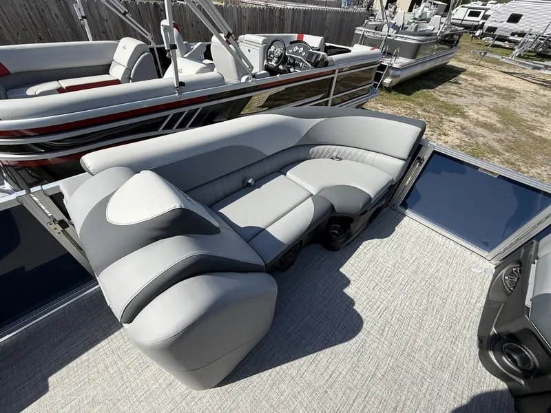 Slide: The Image of Avalon LSZ 23 QUAD LOUNGER-TRITOON 200HP 2026 - 6