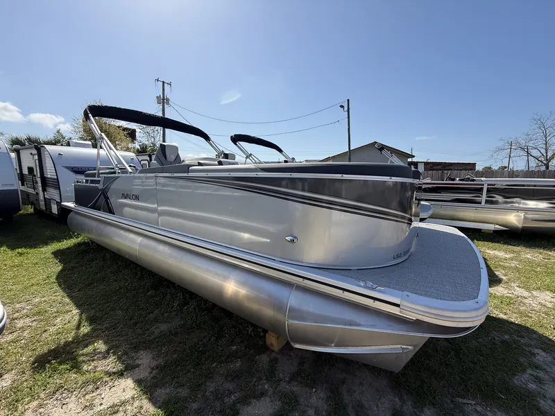 The Image of Avalon LSZ 25 QUAD LOUNGER-TRITOON 200HP 2026 - 1